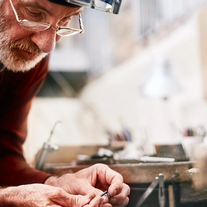 Präzision für unseren Sternzeichen-Schmuck