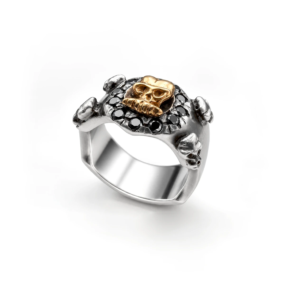 Andreas Reisser – Totenkopf-Ring aus Silber und Gold 1 Andreas Reisser – Totenkopf-Ring aus Silber und Gold